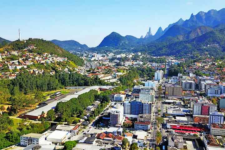 Fundada em 1891, a cidade homenageia a imperatriz Teresa Cristina, esposa de D. Pedro II, que frequentava a região em busca de suas belezas naturais.