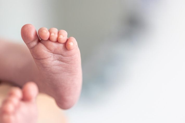 Pés de bebê - Freepik/pvproductions