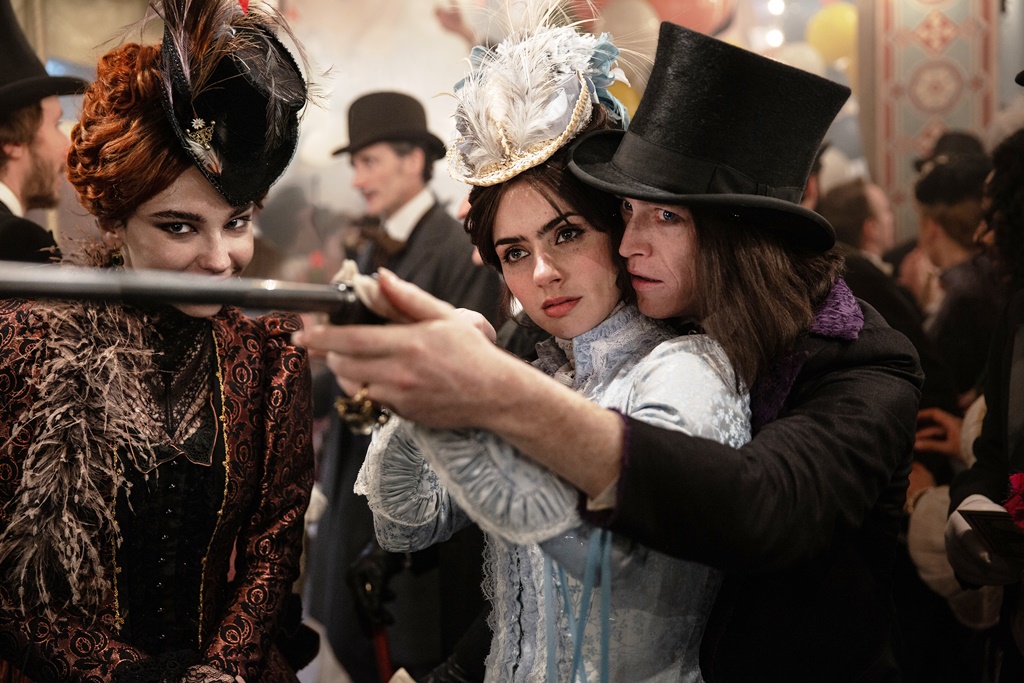 Muitos criticam porque o filme não segue à risca o livro do escritor Bram Stoker. Drácula, na verdade, já teve várias adaptações e nem todas respeitam a narrativa original. Mas são licenças poéticas baseadas num ponto em comum: a eternidade de um homem que se entregou ao Mal em nome de um amor obsessivo. 