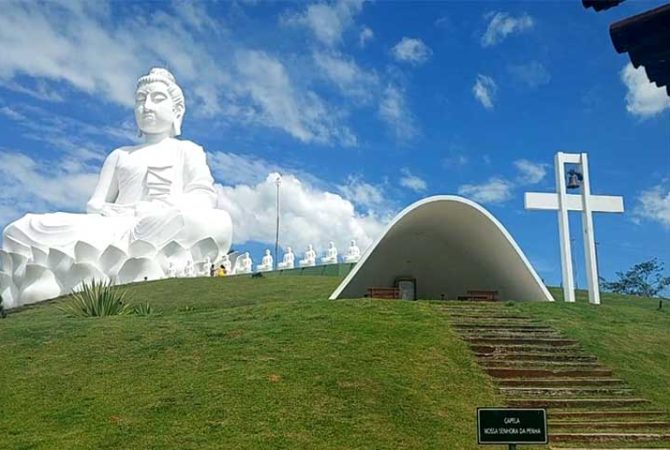 Ibiraçu chama atenção por ecoturismo e abriga maior Buda do Ocidente