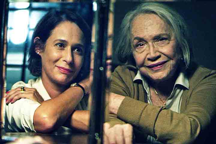 Ela também tem um longo trabalho no cinema. O último foi o documentário dramatizado "Em Três Atos", onde atuou com Andréa Beltrão em narrações de textos de Simone de Beauvoir, com direção de Lúcia Murat.