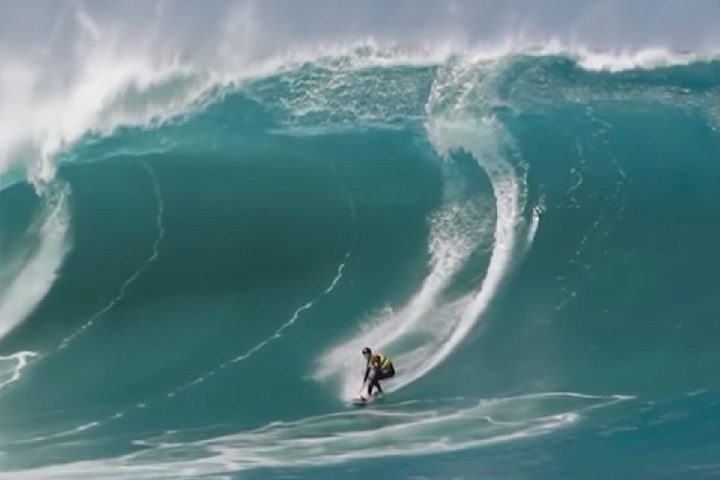 A maior onda já registrada no Brasil, com 14,82 metros, foi surfada no local pelo ex-BBB Lucas Chumbo, em julho. 