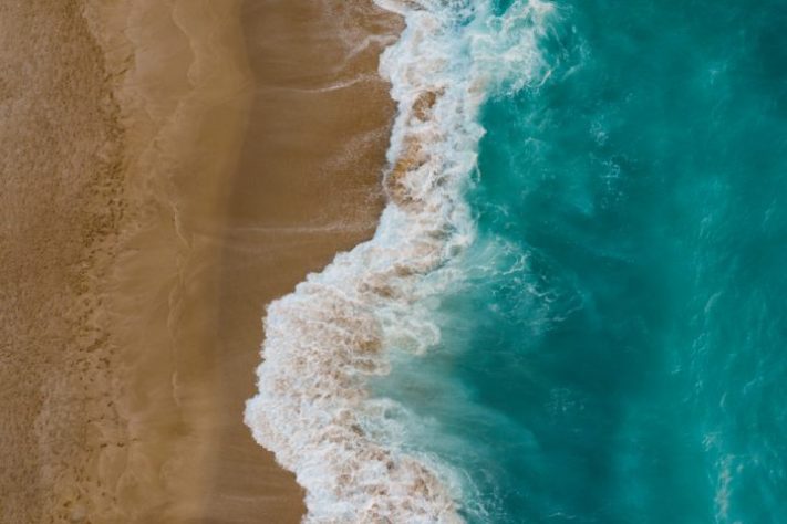 Maré, oceano, mar - Freepik/ArthurHidden