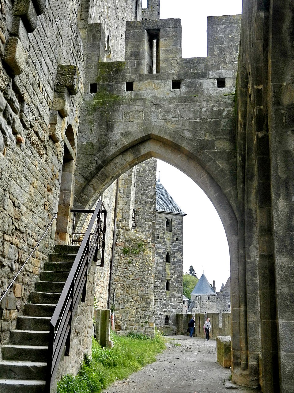 Com origens romanas, a cidadela foi reforçada ao longo da Idade Média e desempenhou papel importante nas Cruzadas.