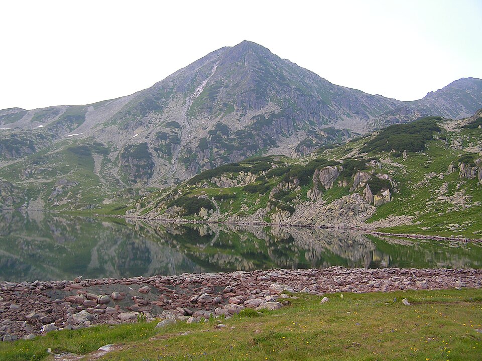 Há também parques nacionais, como o Retezat (foto) e o Bucegi, que protegem essa biodiversidade valiosa.
