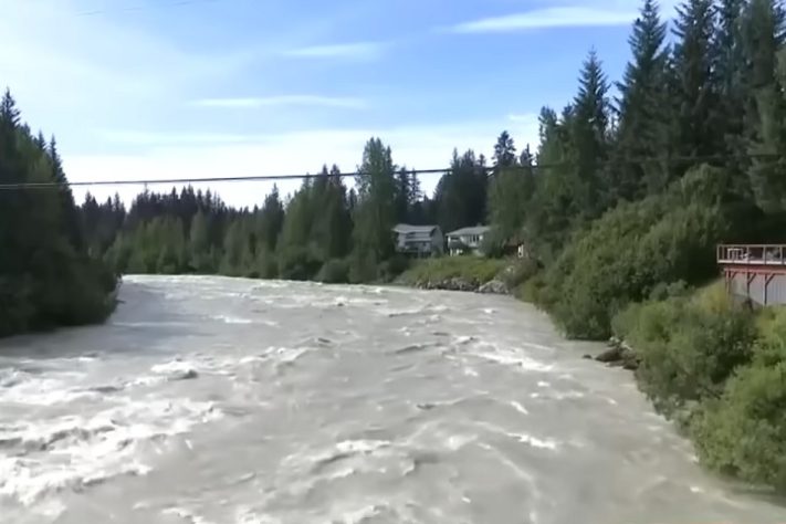 Alasca (Alaska) tem ordem de evacuação por conta de derretimento de geleira (2025) - Reprodução/CBS News