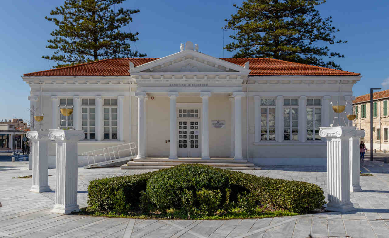 Com investimentos em infraestrutura, turismo sustentável e integração europeia, Chipre se posiciona como um destino turístico fascinante e estratégico. O futuro é promissor — e a ilha está pronta para brilhar.