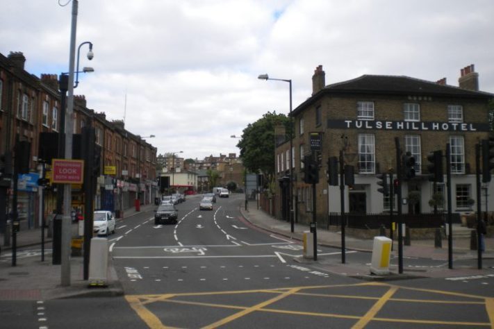Tulse Hill, Londres - Wikimedia Commons/Bottom of Tulse Hill, Tulse Hill by Richard Vince