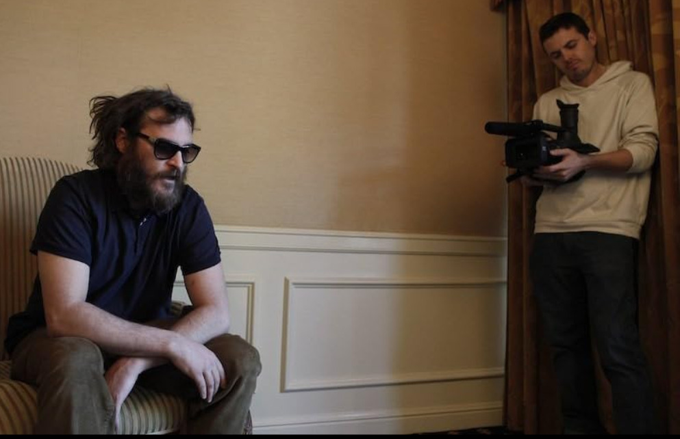 Casey Affleck também se dedicou à direção. Seu primeiro trabalho como diretor foi o documentário 