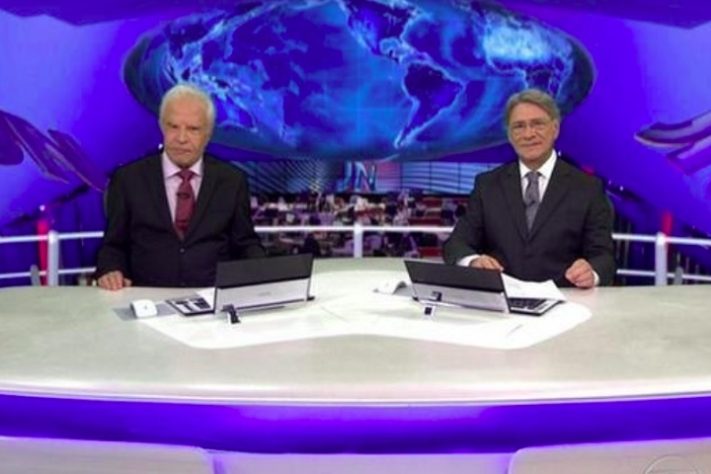 Cid Moreira e Sérgio Chapelin apresentam Jornal Nacional nos 50 anos da Globo - Reprodução/TV Globo