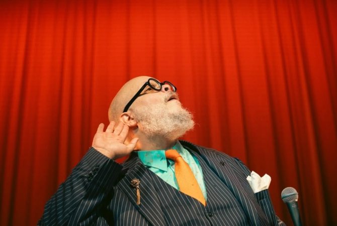 Ed Motta, aos 54 anos, reflete sobre polêmica e reinvenção em 30 anos de música