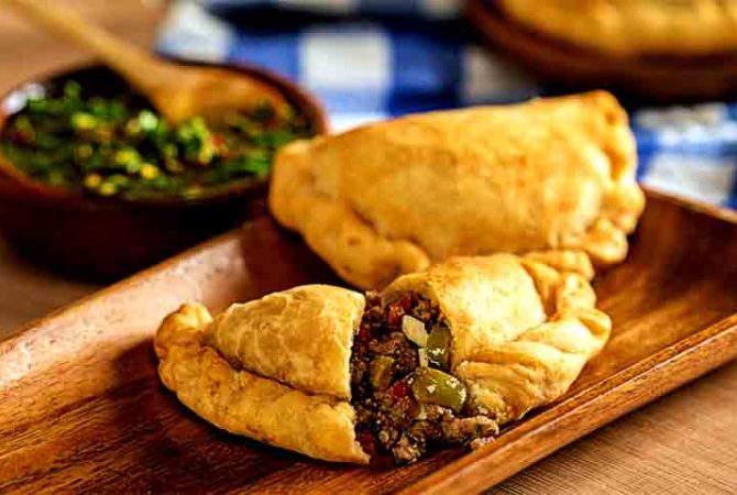 Empanadas: doce ou salgada, delícia latina conquista o paladar
