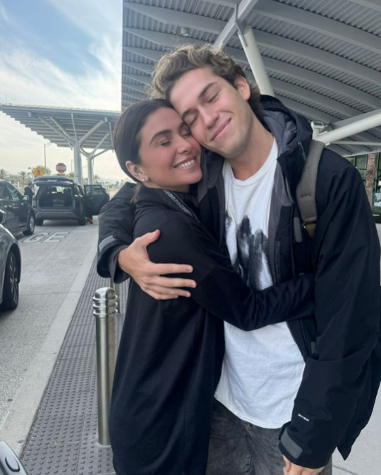 <p>Apesar da fama dos pais, Pietro teve a exposição pública bastante controlada durante grande parte da infância. Ao longo da infância e da adolescência, sua presença na mídia foi limitada, com poucas aparições em eventos. Apenas nos últimos anos ele passou a aparecer com mais frequência em entrevistas, eventos e nas redes sociais.</p>
