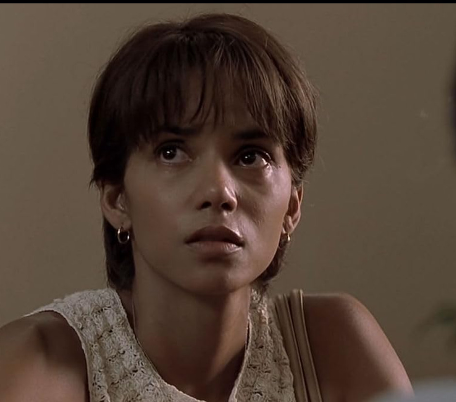 Em 2002, Halle Berry recebeu grande reconhecimento por sua atuação em “A Última Ceia" e foi indicada ao Globo de Ouro na categoria de Melhor Atriz em Filme de Drama.
