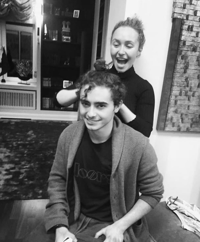 Tinha um irmÃ£o mais novo, Jansen Panettiere, que faleceu em 2023 aos 28 anos com uma doenÃ§a cardÃ­aca. Sobre a perda, ela disse Ã  People: â??Senti que tinha perdido metade da minha alma