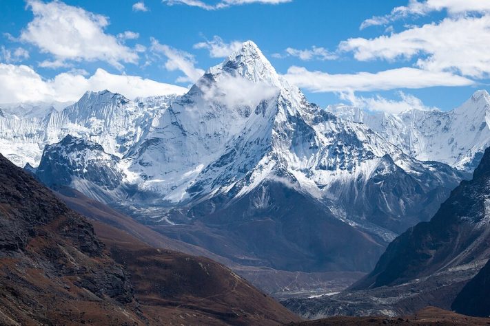 Ama Dablam, Himalaia - Wikimedia Commons/Vyacheslav Argenberg
