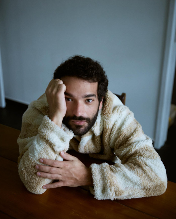 Além de ator, Humberto Carrão é músico e foi baterista da banda 