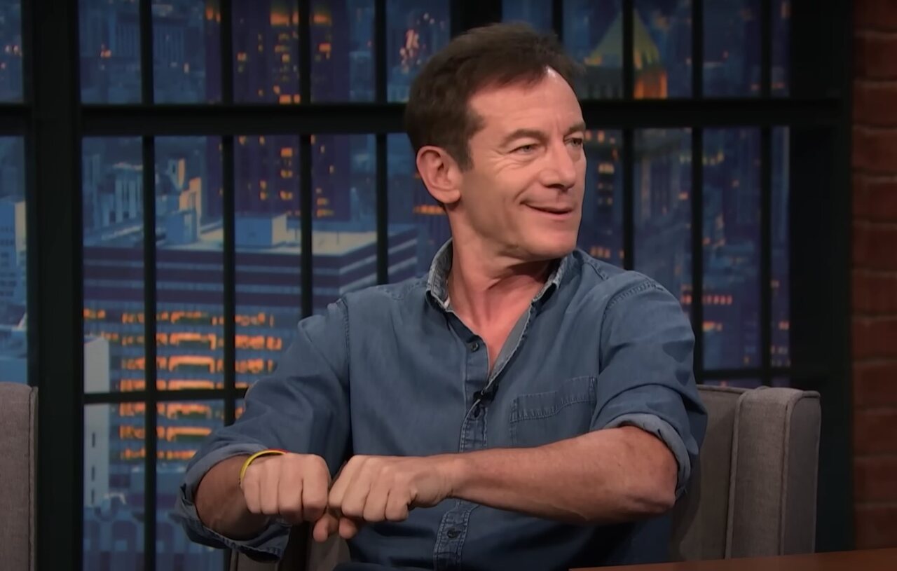 Jason Isaacs, ator britânico nascido em 6 de outubro de 1963, é formado em Direito pela Universidade de Bristol desde 1985. Antes de migrar para o cinema, iniciou sua carreira na televisão. Com o tempo, tornou-se conhecido por papéis marcantes.