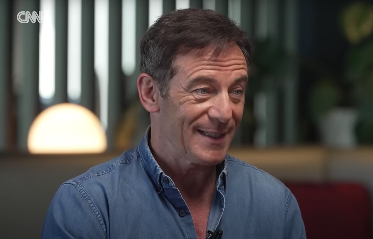 Curiosamente, em fevereiro de 2025, Isaacs fez uma confissão surpreendente sobre os bastidores de Harry Potter: as filmagens foram entediantes e pouco divertidas, especialmente por causa dos efeitos especiais. Ainda assim, o ator reconheceu que o impacto da franquia no público fez tudo valer a pena.