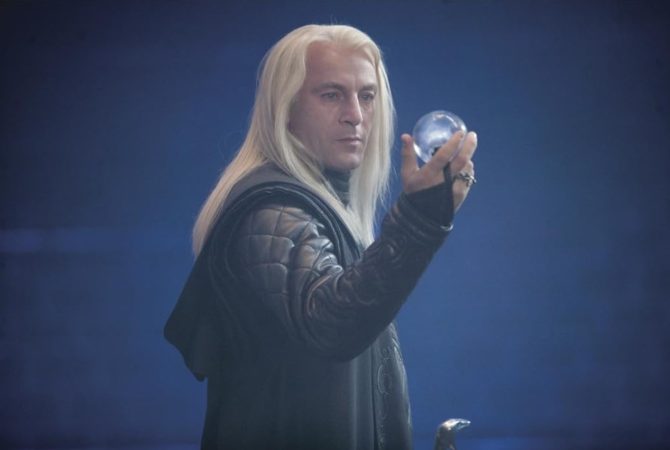 A batalha criativa de Jason Isaacs: ator revolucionou visual de Lucius Malfoy em ‘Harry Potter’