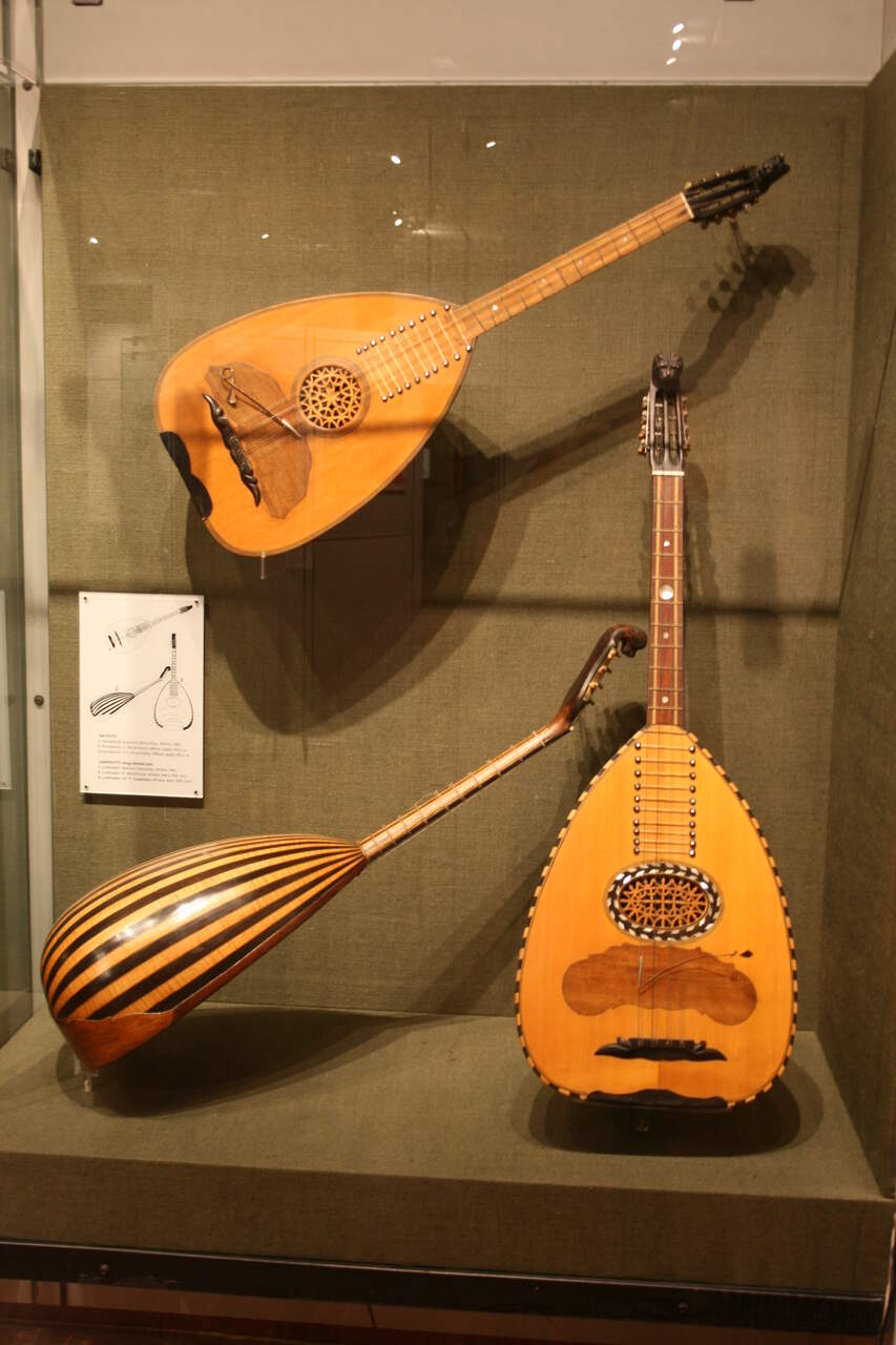 A ilha é vastamente conhecida por suas tradições milenares, incluindo a culinária, música e dança. Além disso, atrai interesse por sua rica história, cultura, praias e importância no comércio de cobre no passado. 