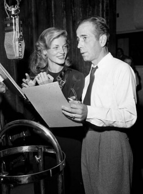 <p>Lauren foi casada com outro ícone do cinema, Humphrey Bogart, entre 1945 e 1957. Além de filmes, eles participaram de programas de rádio, muito populares nos anos 1940 e 1950.</p>
