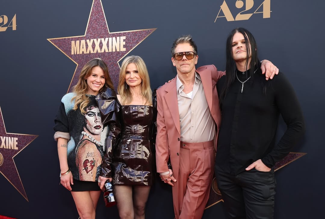Casados há 36 anos, Kevin e Kyra são conhecidos como um dos casais mais longevos do meio holywoodiano. Eles têm dois filhos, os também atores Sosie Bacon (33) e Travis Bacon (36).

