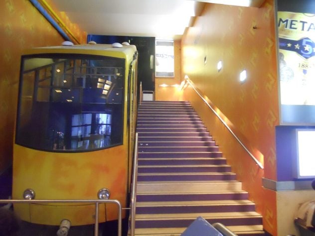 Funicular Monte Licabeto, Atenas, Grécia -- Flickr - Erik Drost