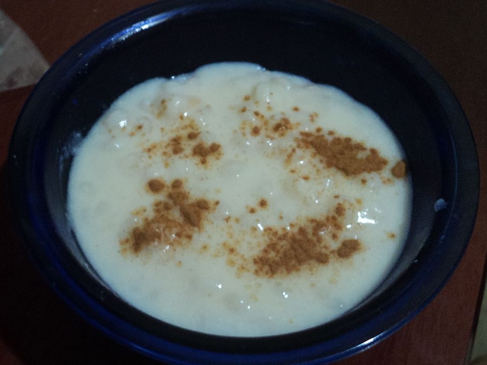 Mungunzá é uma iguaria doce feita de grãos de milho-branco inteiros, cozidos em um caldo contendo leite de coco ou de vaca, açúcar, canela em pó ou casca e cravo-da-índia. 