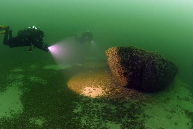 Pesquisadores encontram 31 embarcações naufragadas no mesmo lago na Europa