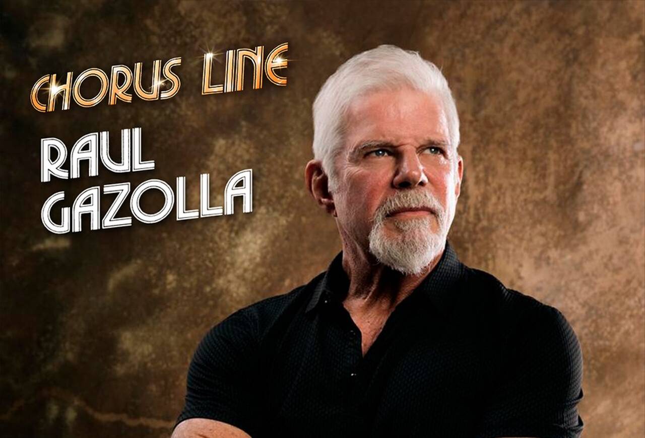Aclamado por público e crítica, "A Chorus Line" venceu nove prêmios Tony e o Pulitzer de Drama. Em 1985, foi adaptado para o cinema por Richard Attenborough, com Roy Scheider no papel principal. O musical é considerado um marco da Broadway e da cultura pop.