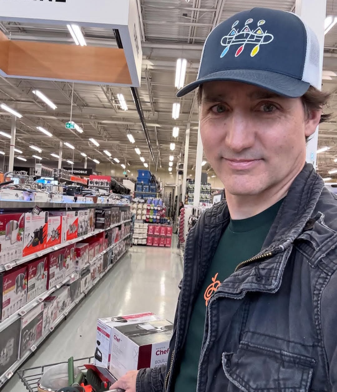 Recentemente, a artista e o ex-primeiro-ministro do Canadá, Justin Trudeau, foram vistos juntos em diversas ocasiões levantando boatos de que estariam vivendo um romance. Segundo fontes, eles tiveram conexão instantânea e o relacionamento está em fase inicial. 