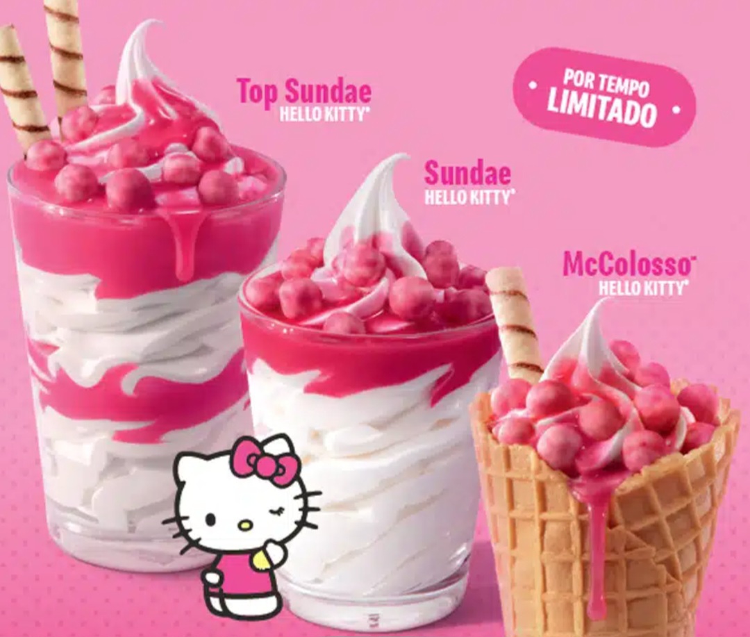 No McLanche Feliz, os consumidores encontrarão uma coleção exclusiva de 10 pelúcias da Hello Kitty, cada uma com trajes únicos e criativos inspirados no universo da moda e do lifestyle. Entre as versões estão Hello Kitty Sereia, Surf, Vestido Violeta e até uma edição especial como Anfitriã do McDonald’s, homenageando os colaboradores da rede.