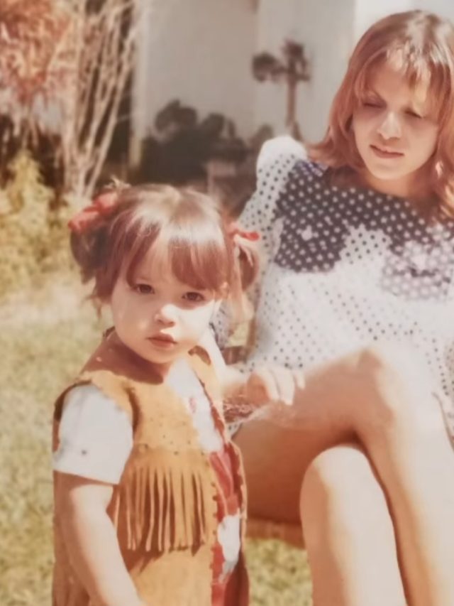 Assassinada em 1992, Daniella Perez faria hoje 55 anos e mãe posta arquivo pessoal na web
