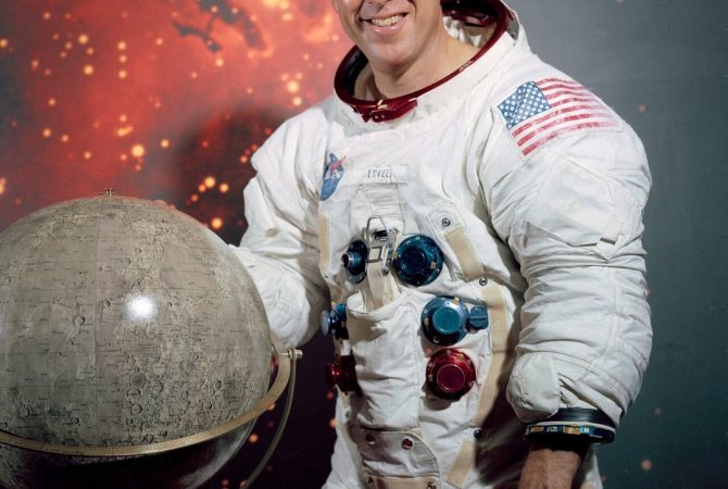 Morte de Jim Lovell reacende memória das missões Apollo para a Lua