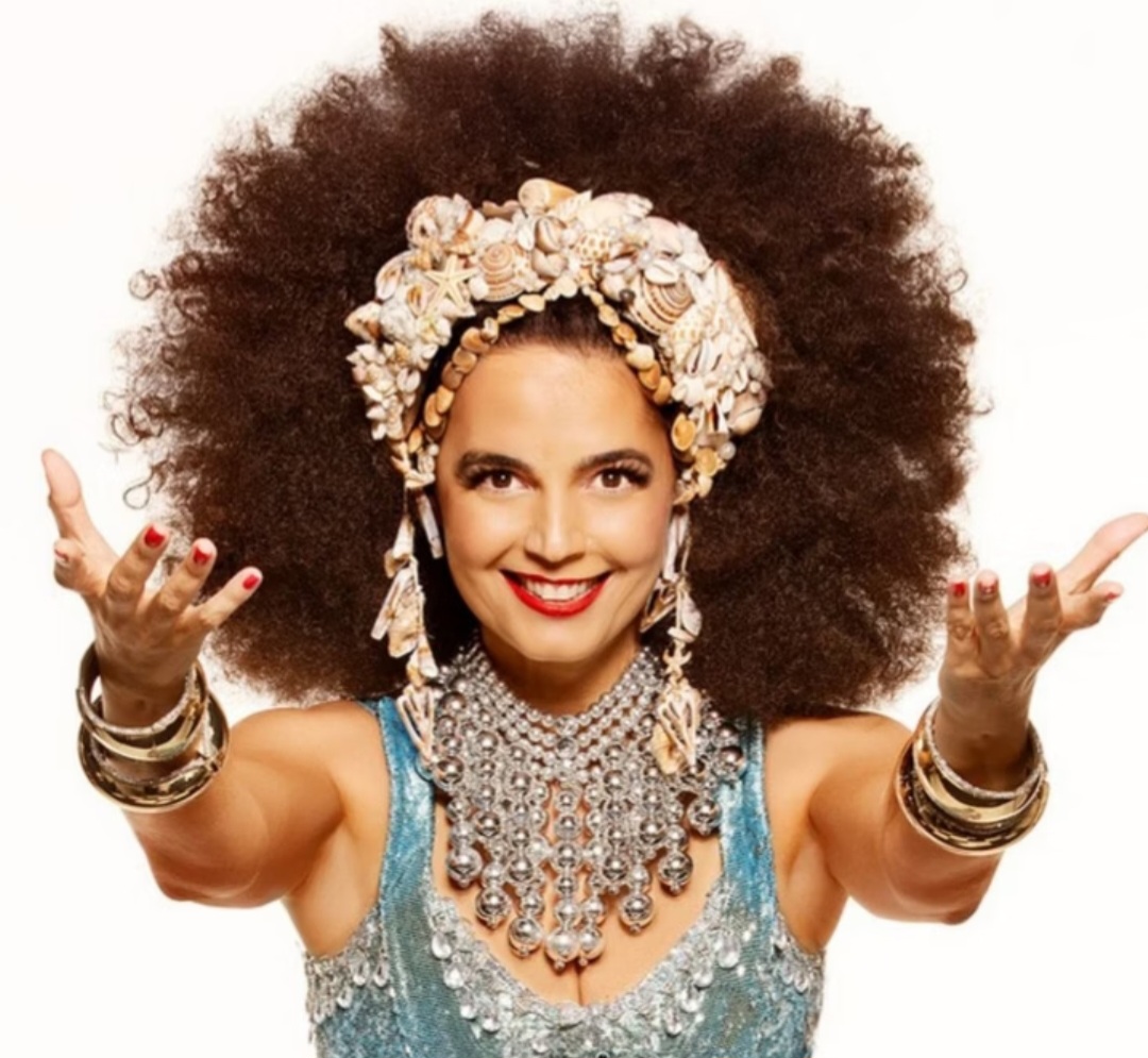 Emanuelle Araújo assume o papel após Vanessa da Mata e estreia no Rio de Janeiro, em temporada na Cidade das Artes até o fim de agosto. O elenco de cerca de 30 artistas celebra o legado de Clara com emoção e música.