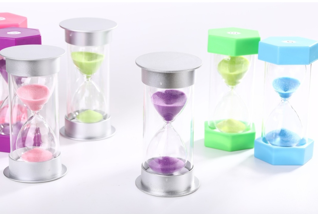 Apesar de sua simplicidade, a ampulheta continua sendo símbolo universal de tempo e limite. Seu desenho icônico é usado até mesmo em computadores e aplicativos para representar espera.
