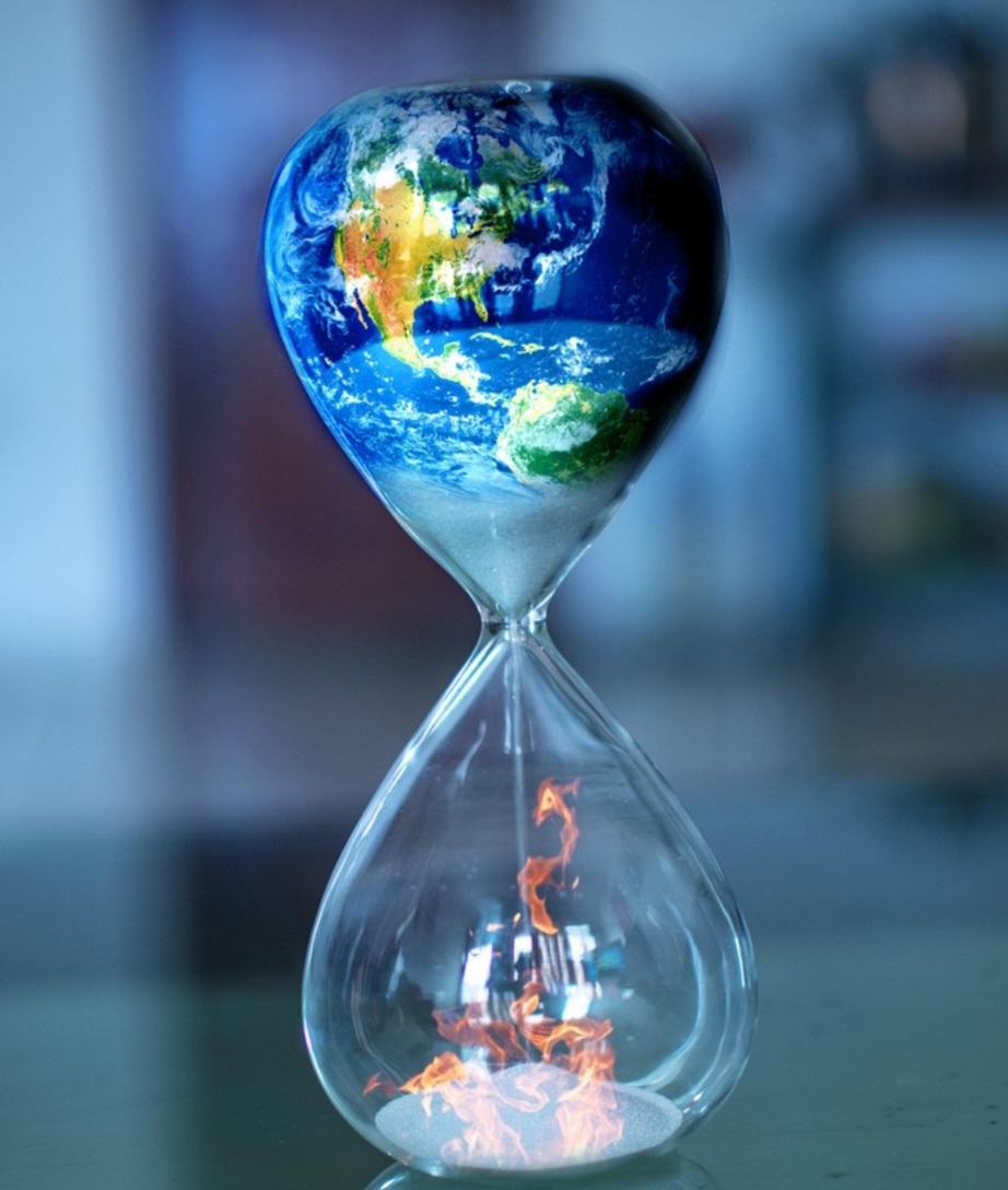 Embora em menor escala, a ampulheta ainda existe e pode ser encontrada em casas, escritórios e até mesmo consultórios, usada para medir tempo de atividades curtas, como jogos ou práticas de meditação.