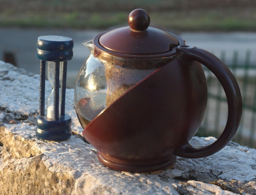 Assim, mesmo diante da tecnologia atual, a ampulheta mantém sua relevância histórica, prática e simbólica. 