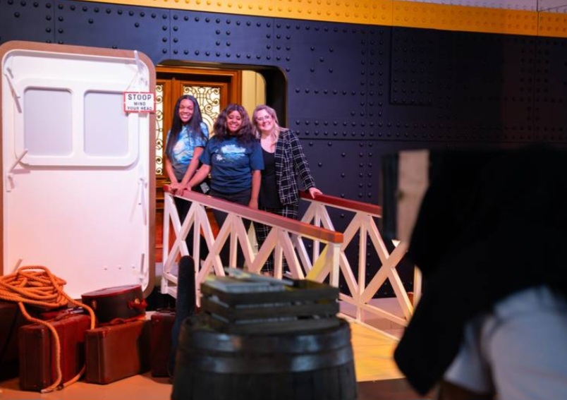 A mostra une memória histórica e entretenimento, convidando o público a mergulhar no fascínio e nos mistérios do lendário Titanic.