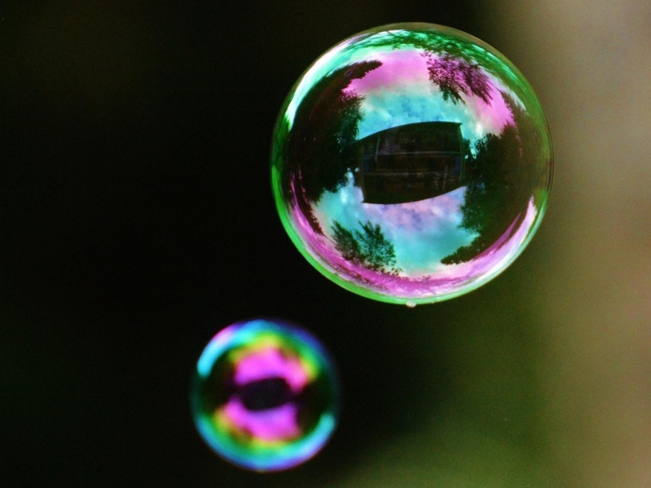 Ela também proporciona uma sensação de bem-estar, prazer e conexão, assim como permite que adultos e crianças resgatem a criança interior através de uma atividade simples e lúdica.