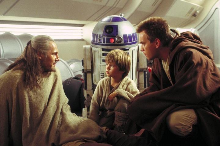 Nos anos 90, Lucas voltou Ã  cadeira de diretor para produzir a trilogia de prelÃºdio de Star Wars, comeÃ§ando com "Star Wars: EpisÃ³dio I - A AmeaÃ§a Fantasma", de 1999.