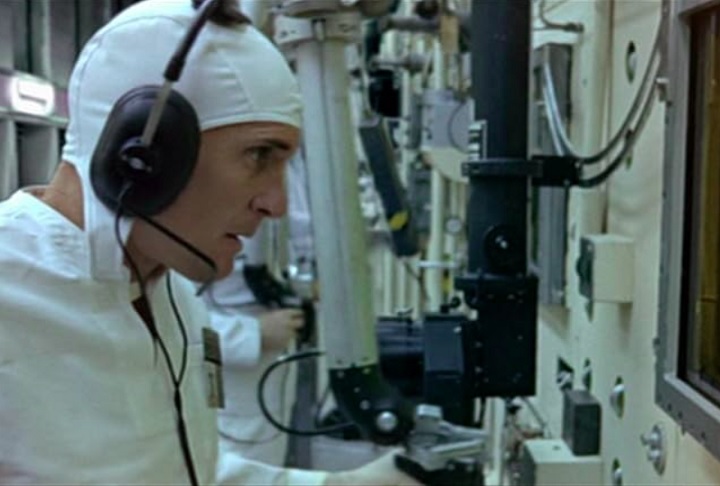 Inclusive, sua estreia como diretor de longa-metragem veio em 1971 com "THX 1138", uma ficÃ§Ã£o cientÃ­fica de tom distÃ³pico baseada em um curta feito na universidade.