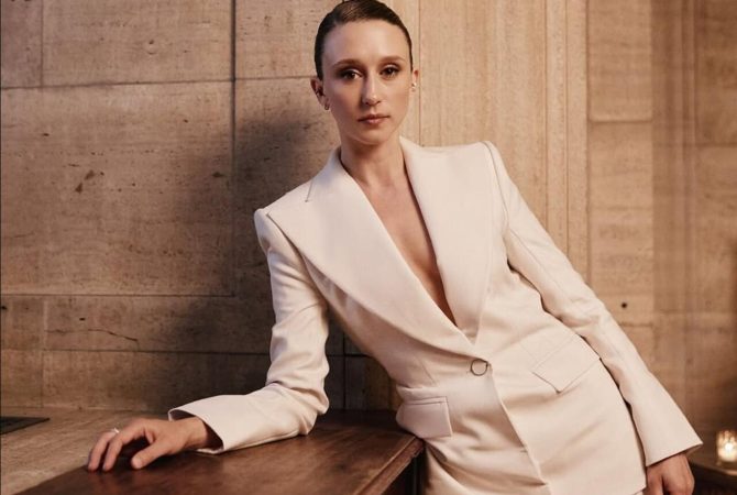 Entre o terror e a ternura: o mundo de Taissa Farmiga em seus 31 anos