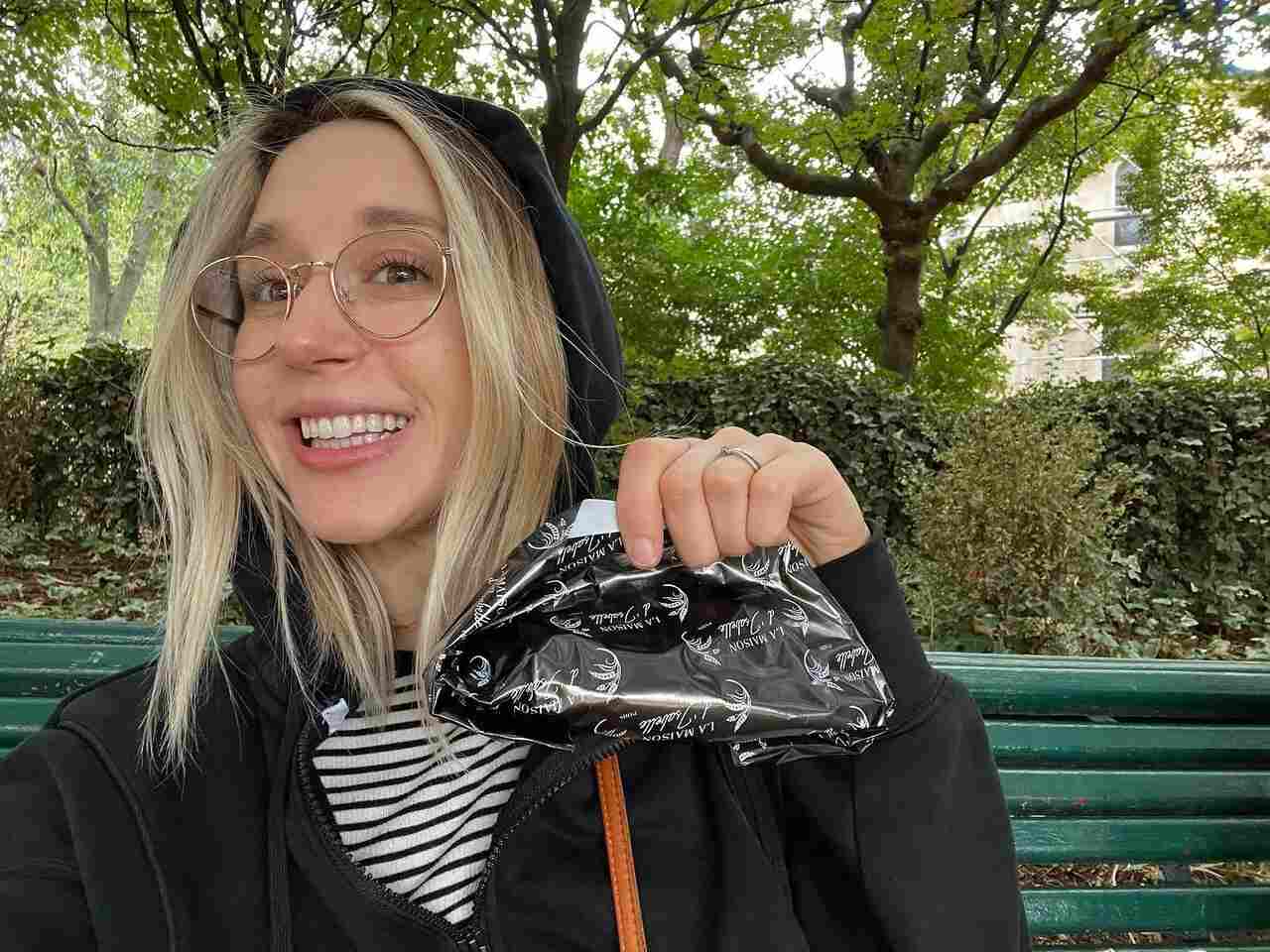  Taissa Farmiga apoia iniciativas ligadas à saúde mental e à pesquisa contra o câncer, usando sua visibilidade para promover conscientização e empatia.
