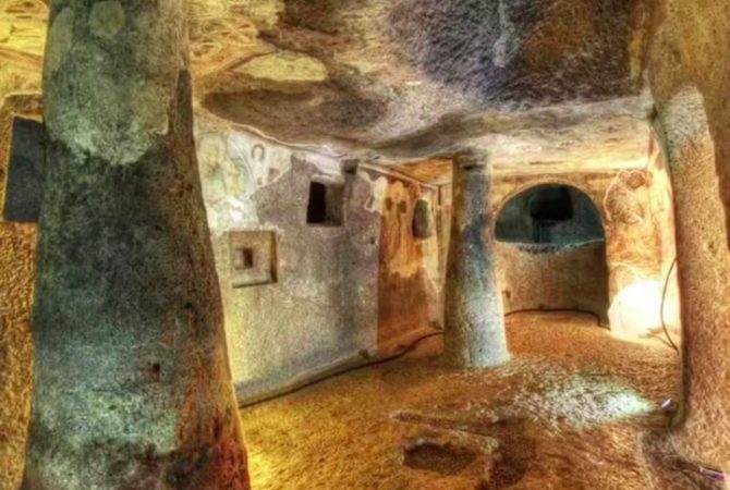 ‘Casas de Fadas’: ilha da Itália tem túmulos de 5 mil anos esculpidos em rochas