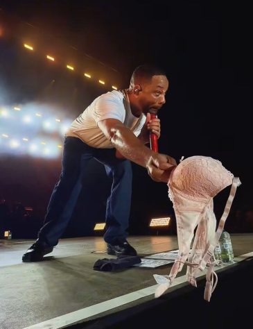 Fã atira sutiã para Will Smith durante show - Reprodução @willsmith