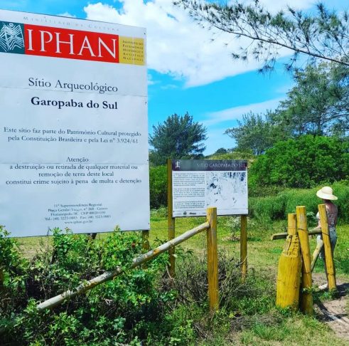 O maior deles, localizado no Balneário Garopaba do Sul, foi parcialmente destruído no passado, mas hoje é preservado com apoio da prefeitura e aberto a visitas agendadas.