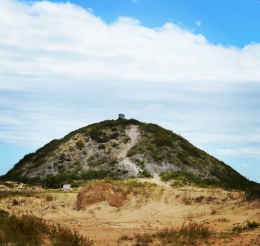 Os sambaquis da região de Jaguaruna datam de 7 mil a 2 mil anos a.C., segundo estudos feitos com radiocarbono.