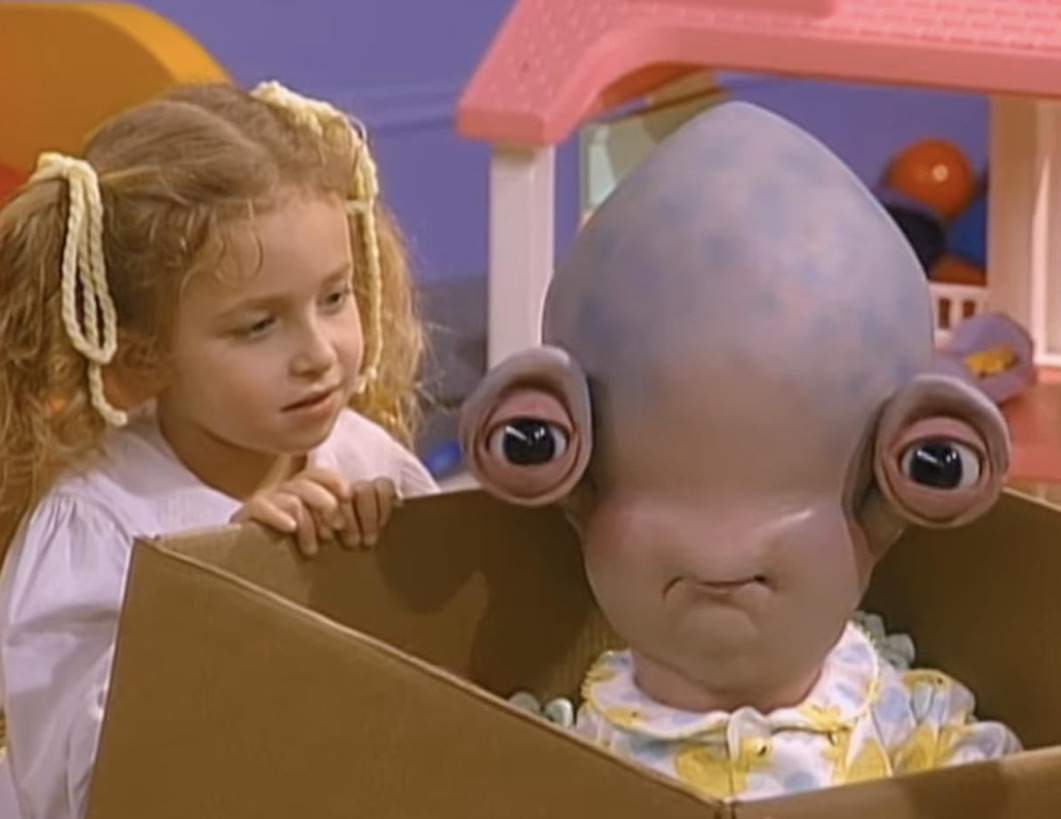 Ela iniciou a carreira cedo com atuações em séries e filmes como 